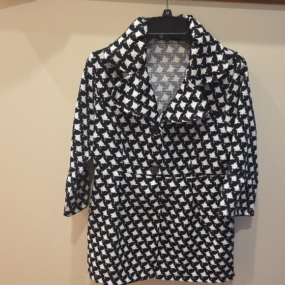 Chic Black and White Women's Blazer - Picture 2 of 6